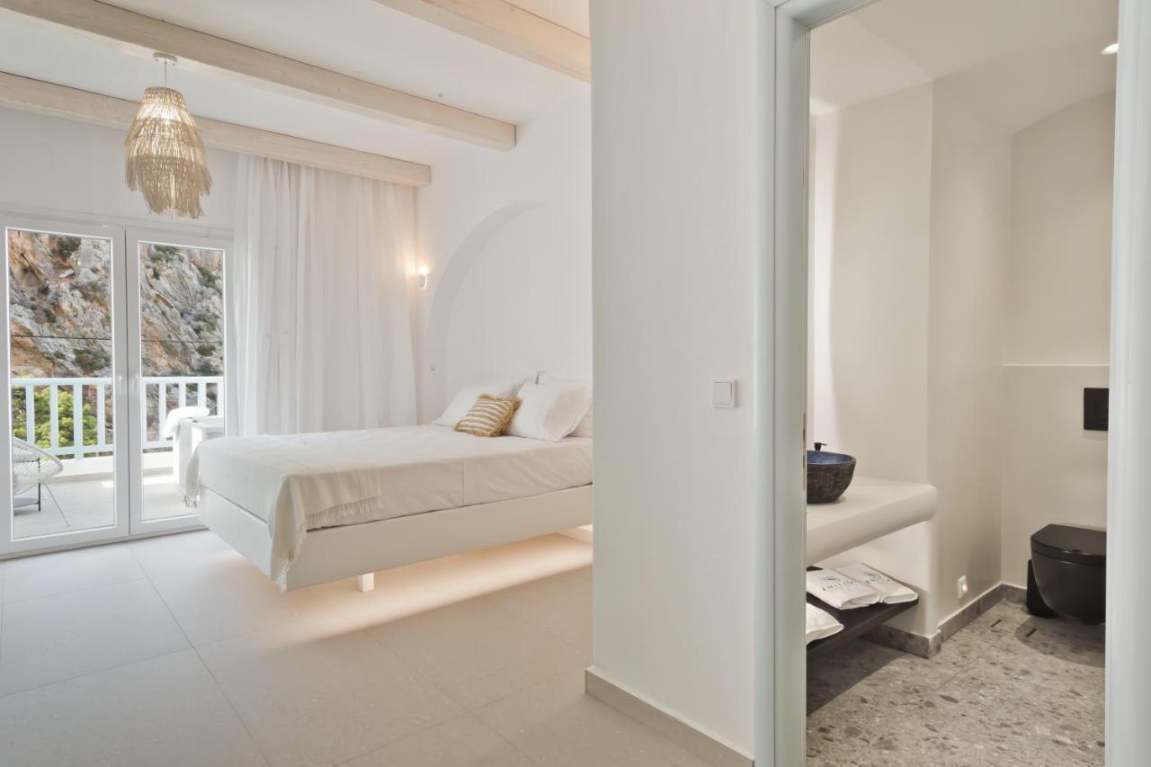 Enilion Luxury Suites Kyra Panagia Екстер'єр фото