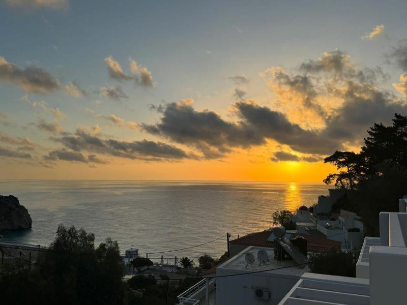 Enilion Luxury Suites Kyra Panagia Екстер'єр фото