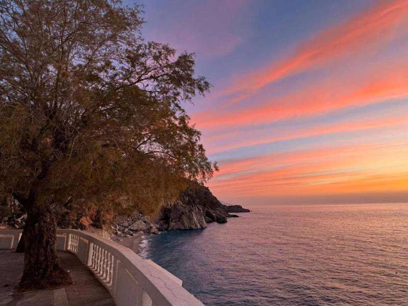 Enilion Luxury Suites Kyra Panagia Екстер'єр фото